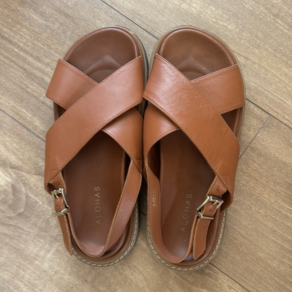 Excellent condition Aloha Marshmallow Sandals - size 40